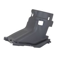 Verkleidung im Innenraum am Armaturenbrett links