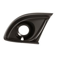 Verkleidung unten rechts an der vorderen Stoßstange